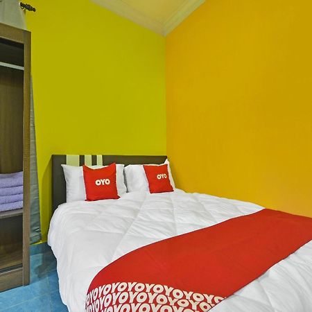 Oyo 90744 Bari Indah Beach Resort Kuala Terengganu Bagian luar foto