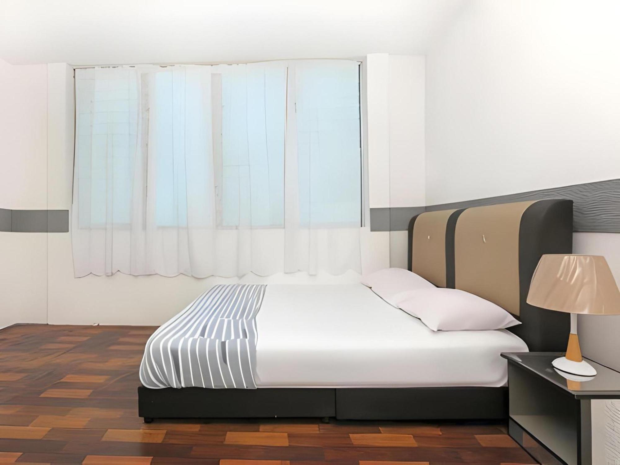 Oyo 90744 Bari Indah Beach Resort Kuala Terengganu Bagian luar foto