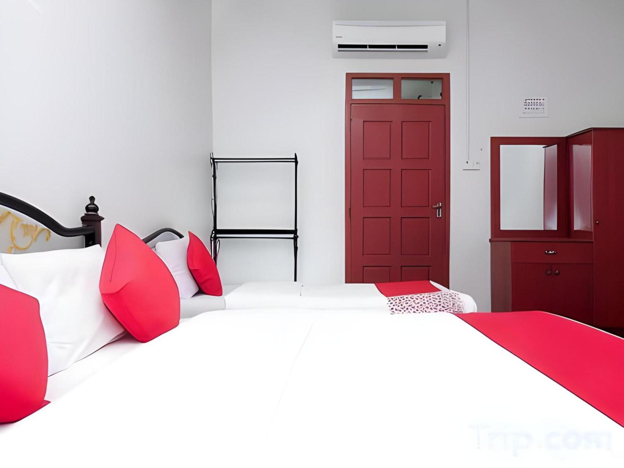Oyo 90744 Bari Indah Beach Resort Kuala Terengganu Bagian luar foto