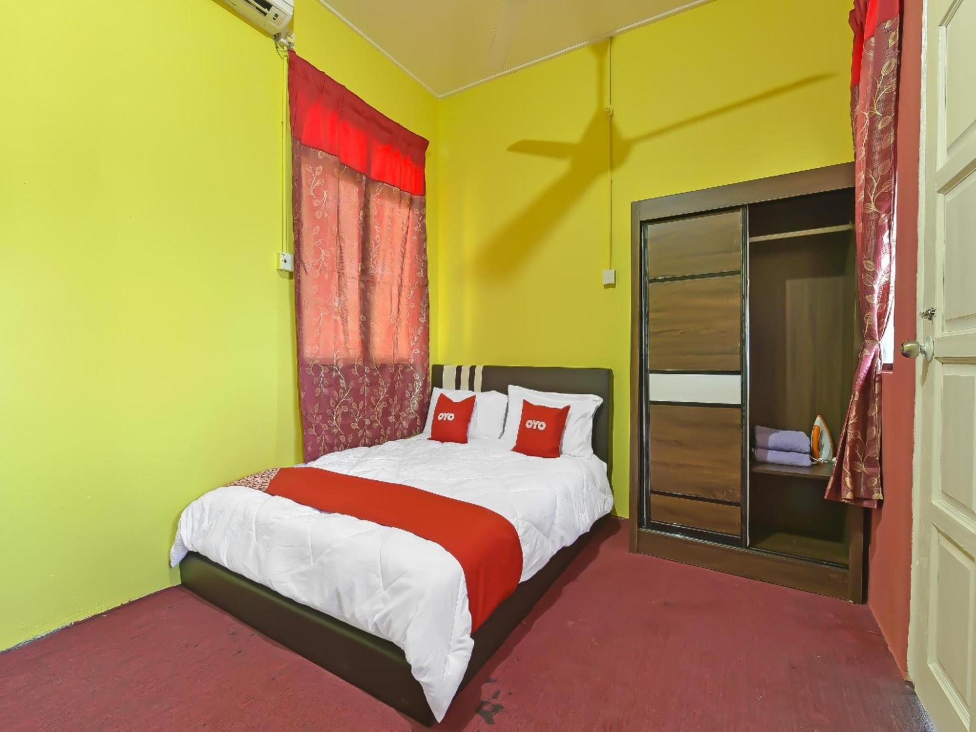 Oyo 90744 Bari Indah Beach Resort Kuala Terengganu Bagian luar foto