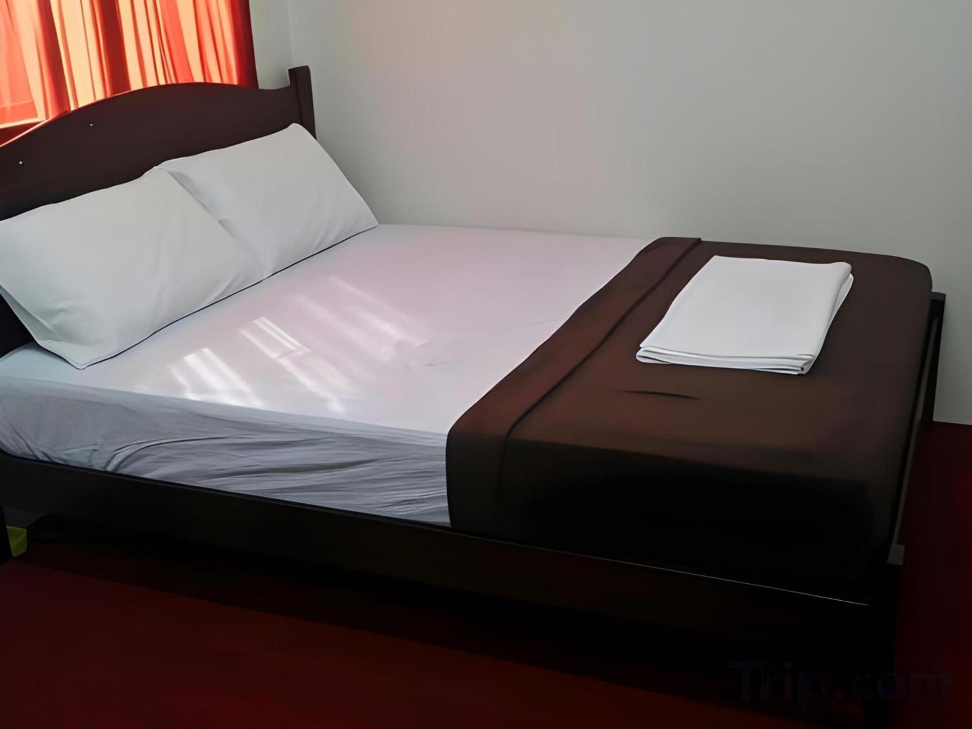 Oyo 90744 Bari Indah Beach Resort Kuala Terengganu Bagian luar foto