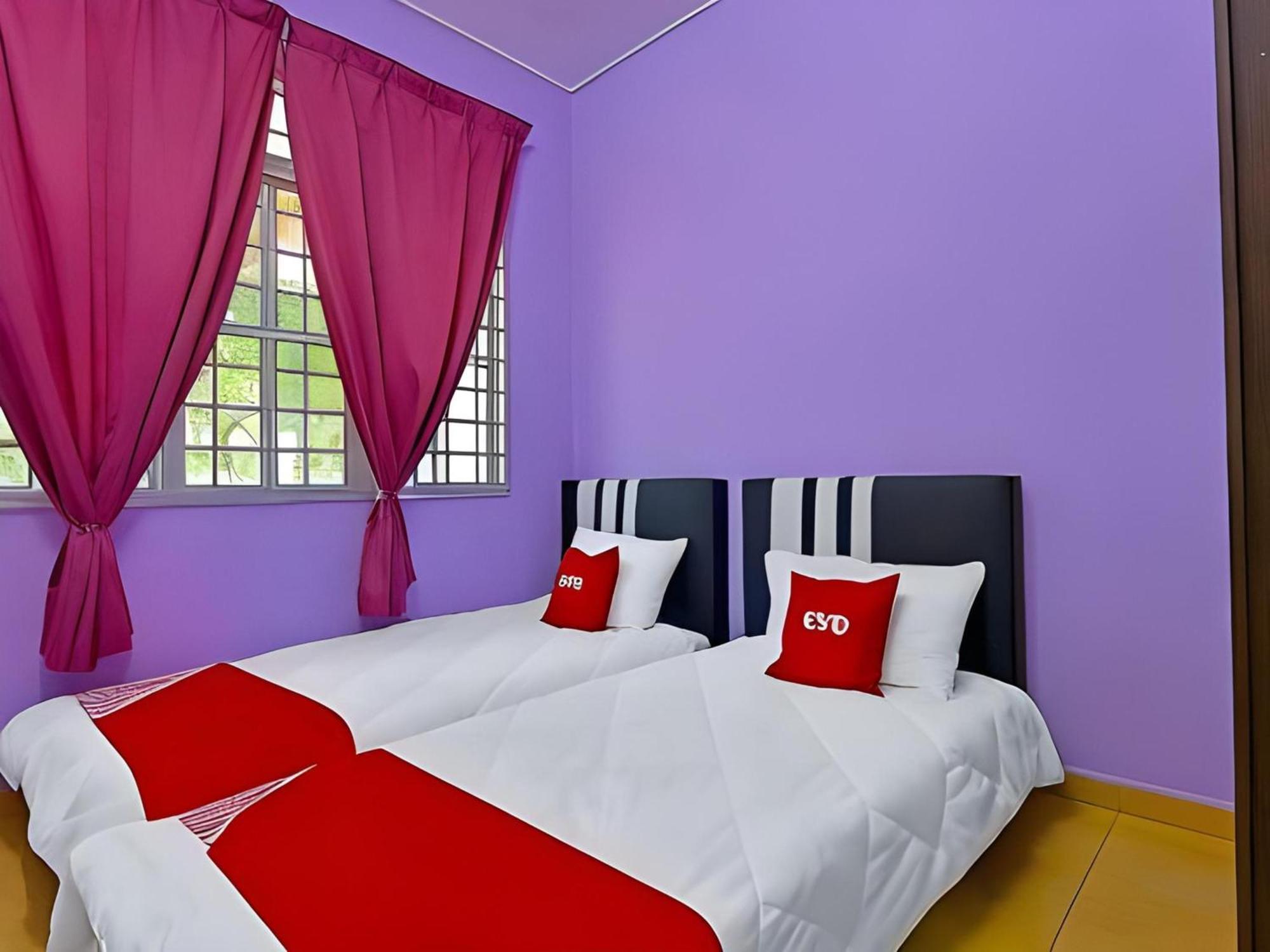 Oyo 90744 Bari Indah Beach Resort Kuala Terengganu Bagian luar foto